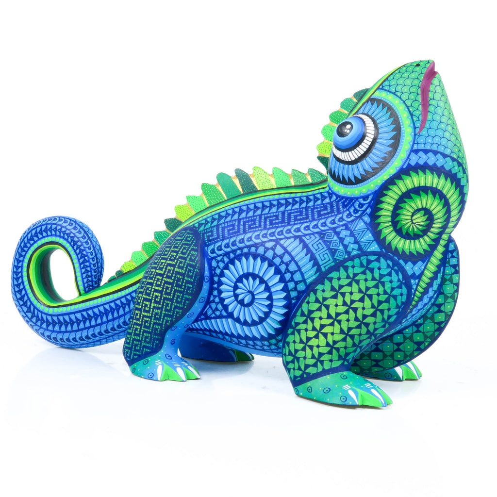 Exceptional Iguana - Oaxacan Alebrije Wood Carving