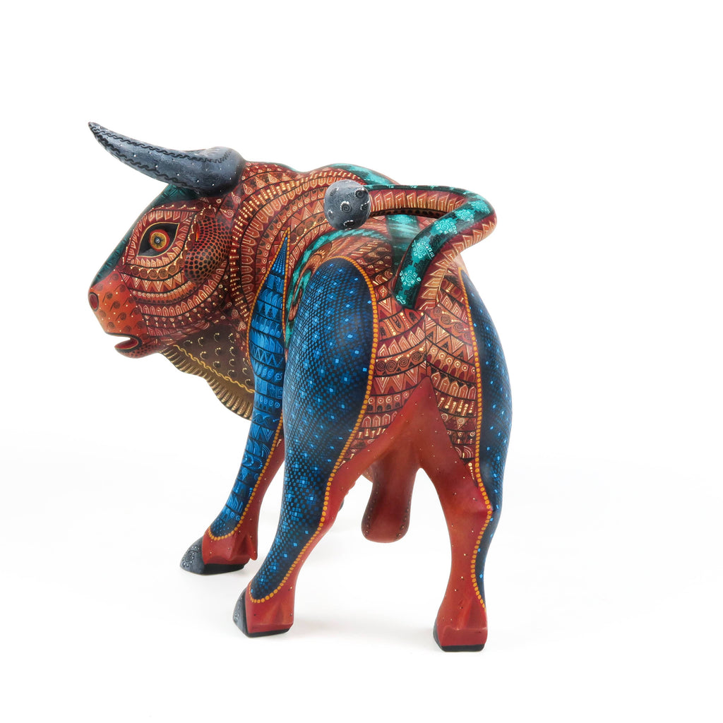 Bull - Oaxacan Alebrije Wood Carving - Nestor Melchor – VivaMexico