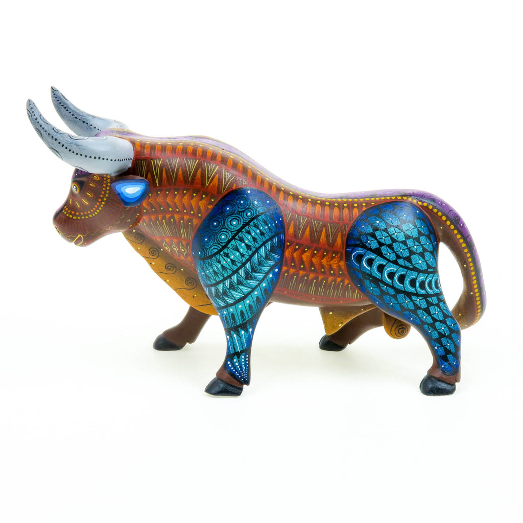 Charging Bull - Oaxacan Alebrije Wood Carving – VivaMexico.com