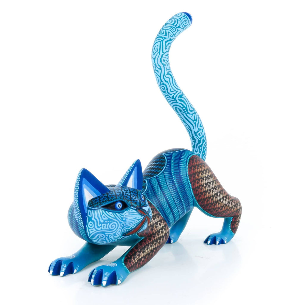 Crouching Cat - Oaxacan Alebrije Wood Carving – VivaMexico.com