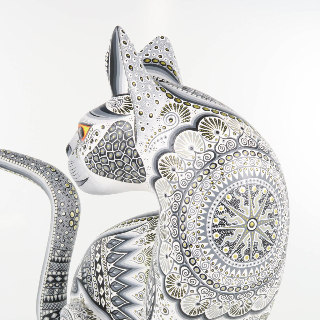 Elegant Cat - Oaxacan Alebrije Wood Carving – VivaMexico.com