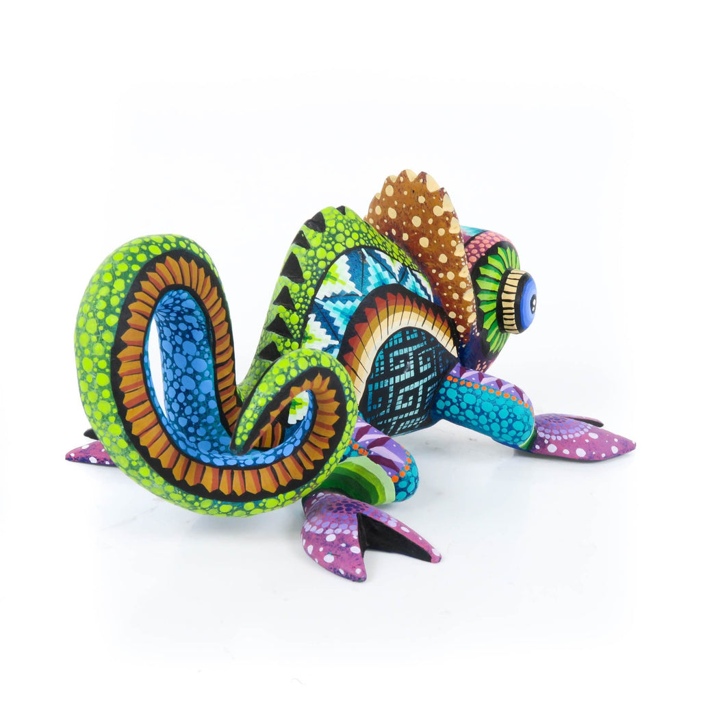 Fabulous Chameleon - Oaxacan Alebrije Wood Carving – VivaMexico