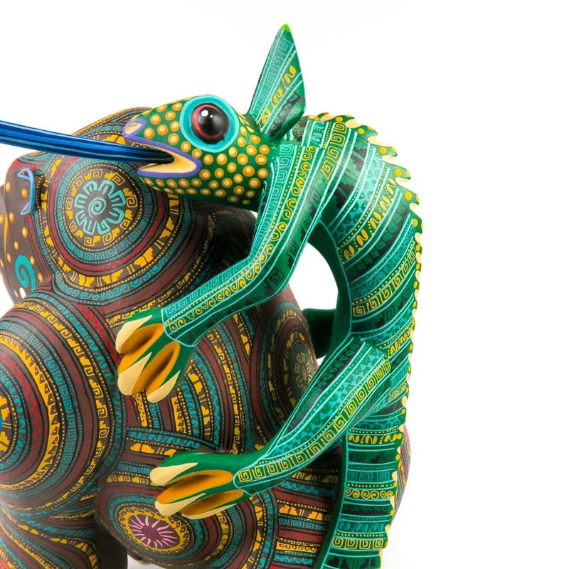 ウッドバーニングアート　カメレオン Large Masterpiece Gorilla With Chameleon - Oaxacan Alebrije Wood