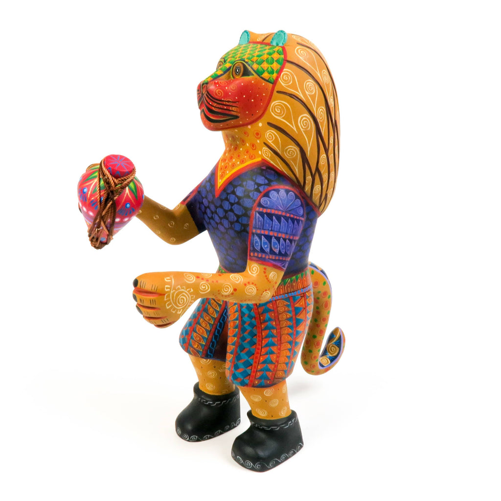 メキシコ　アレブリヘ　ライオン Lion With Spinning Top - Oaxacan Alebrije Wood Carving