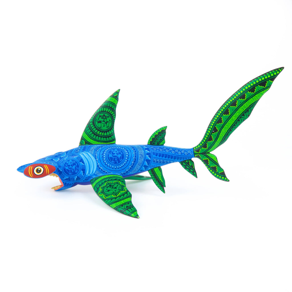 アバロンシェル　魚のオブジェ　メキシコ産 Masterpiece Shark - Oaxacan Alebrije Wood Carving – VivaMexico.com