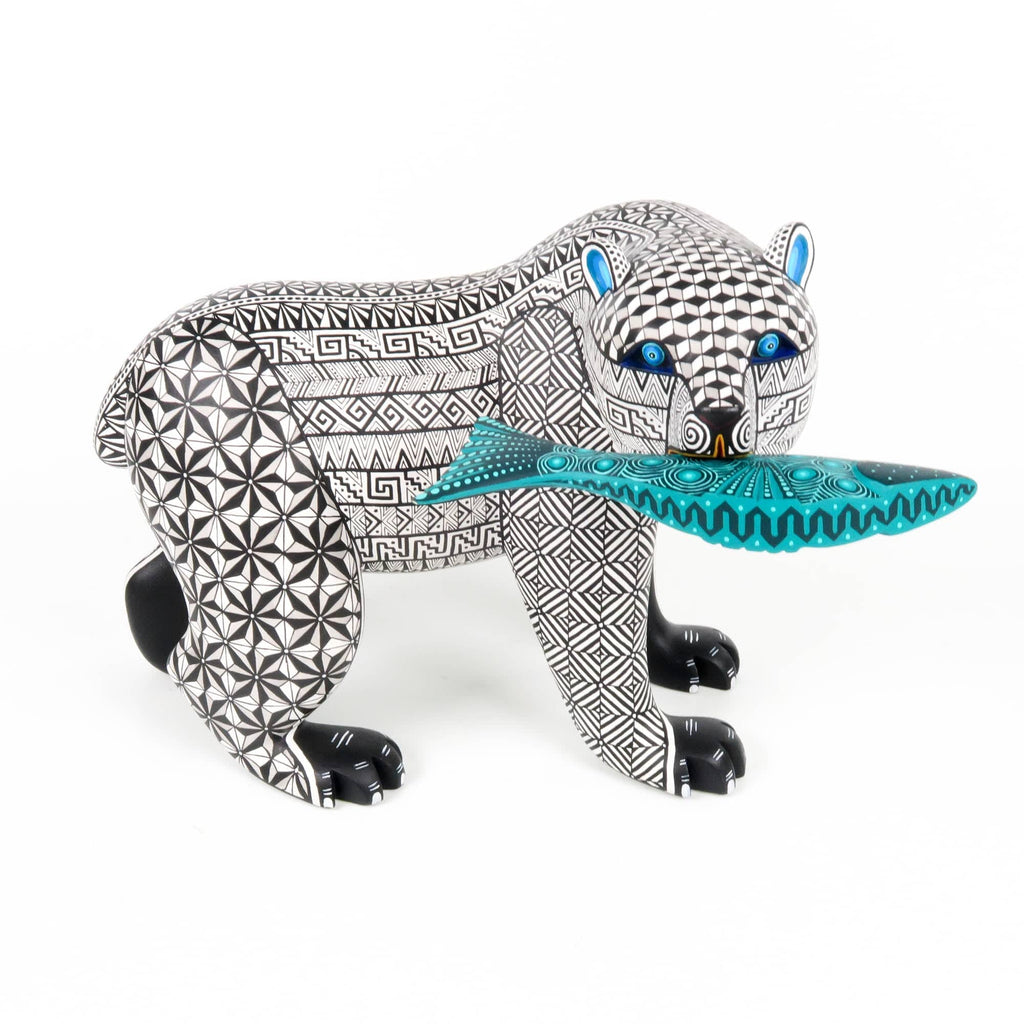 Polar Bear With Fish - Oaxacan Alebrije Wood Carving – VivaMexico