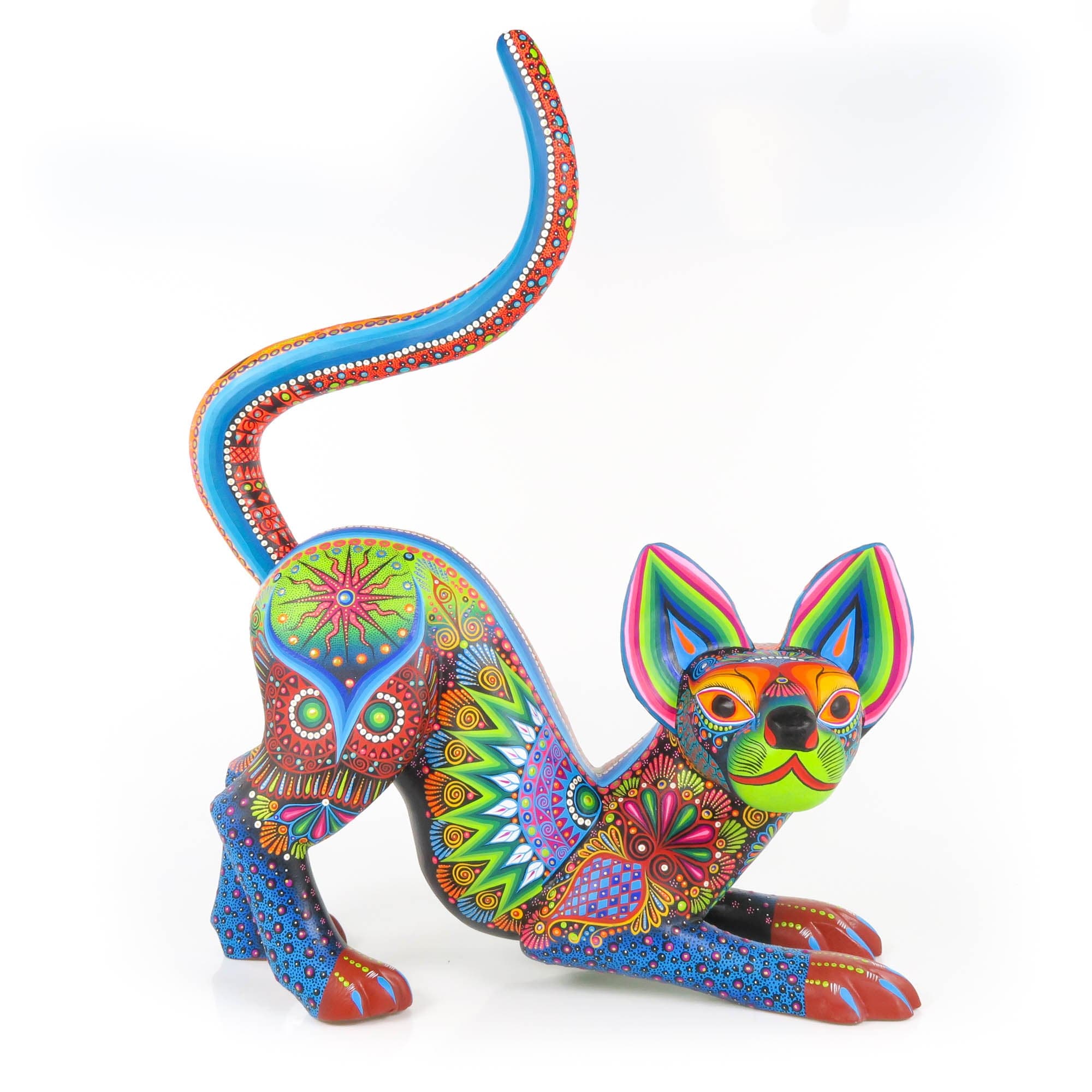 Vibrant Crouching Cat - Oaxacan Alebrije Wood Carving – VivaMexico