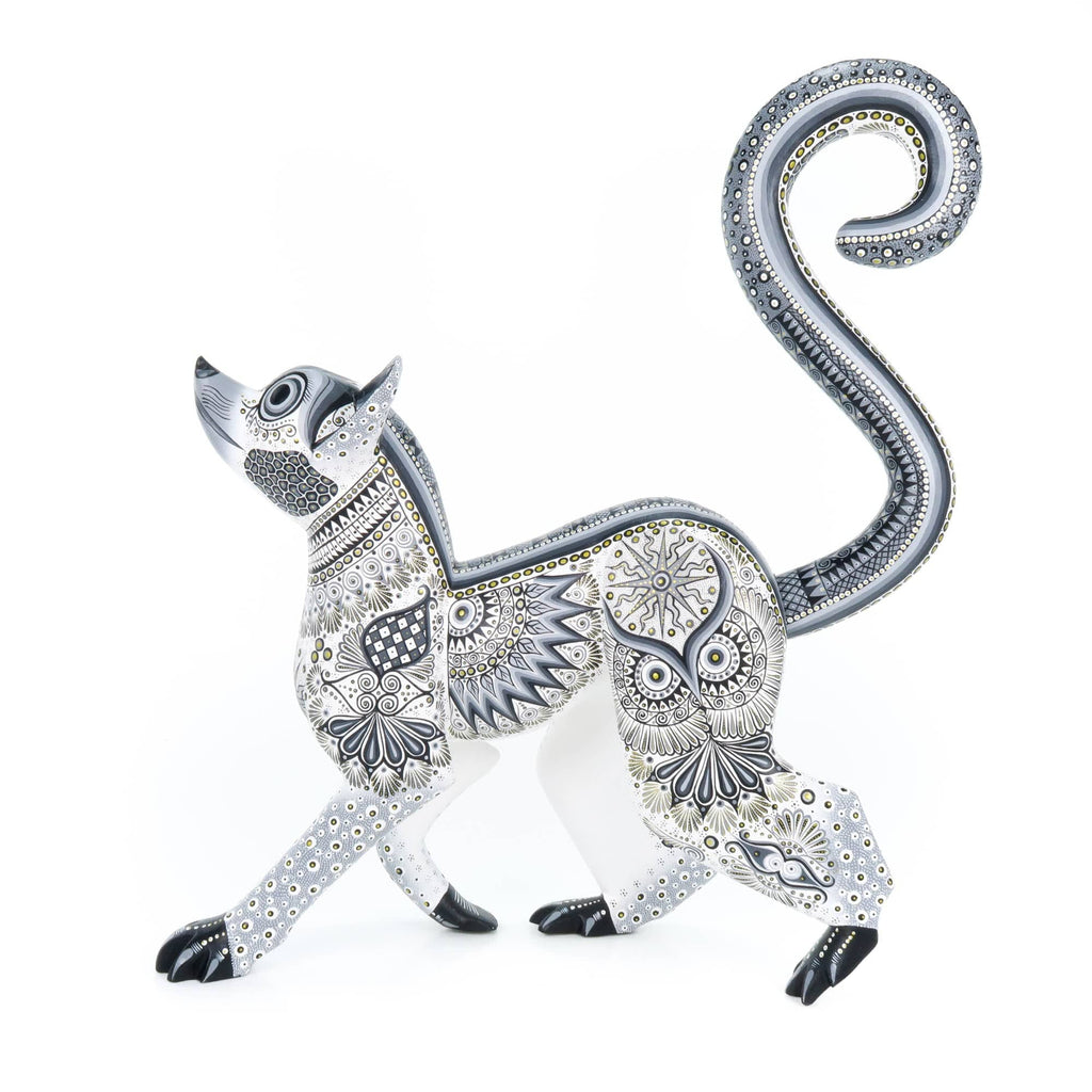 White Lemur - Oaxacan Alebrije Wood Carving – VivaMexico.com