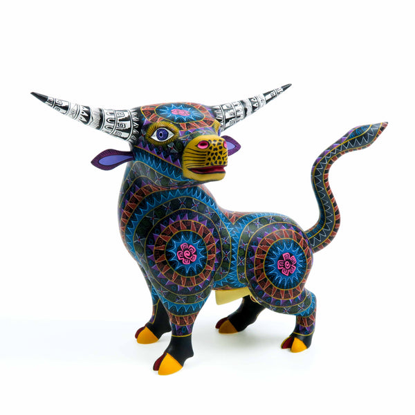 Zapotec Bull - Oaxacan Alebrije Wood Carving Sculpture - VivaMexico.com